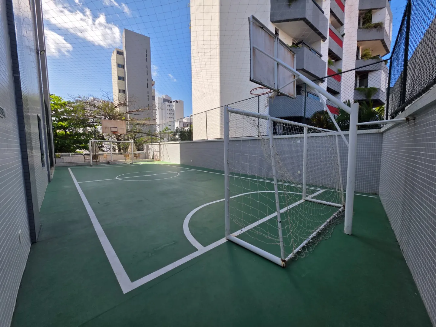 APARTAMENTO 2 QUARTOS SU&Iacute;TE VARANDA 3 GARAGENS PISCINA ACADEMIA VENDA JD APIPEMA ONDINA Rua Martins de Almeida Salvador - 