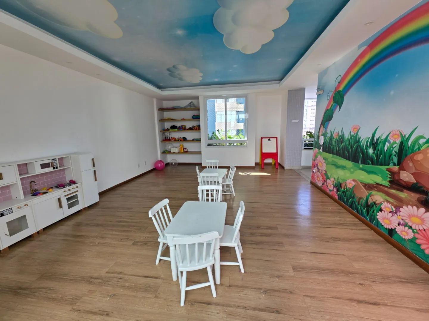 APARTAMENTO 2 QUARTOS SU&Iacute;TE VARANDA 3 GARAGENS PISCINA ACADEMIA VENDA JD APIPEMA ONDINA Rua Martins de Almeida Salvador - 