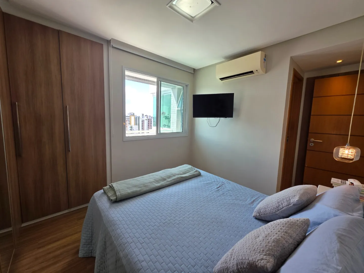 APARTAMENTO 2 QUARTOS SU&Iacute;TE VARANDA 3 GARAGENS PISCINA ACADEMIA VENDA JD APIPEMA ONDINA Rua Martins de Almeida Salvador - 