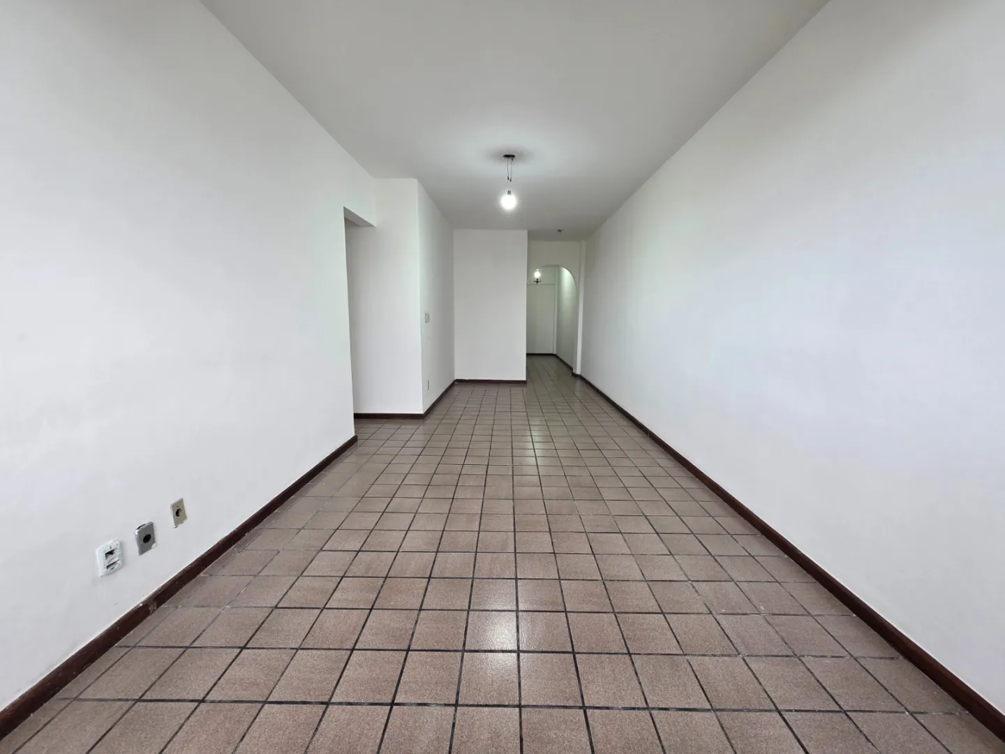 APARTAMENTO 3 QUARTOS SU&Iacute;TE DEPEND&Ecirc;NCIA GARAGEM ELEVADOR &Agrave; VENDA NA VIT&Oacute;RIA Avenida Sete de Setembro Salvador - 