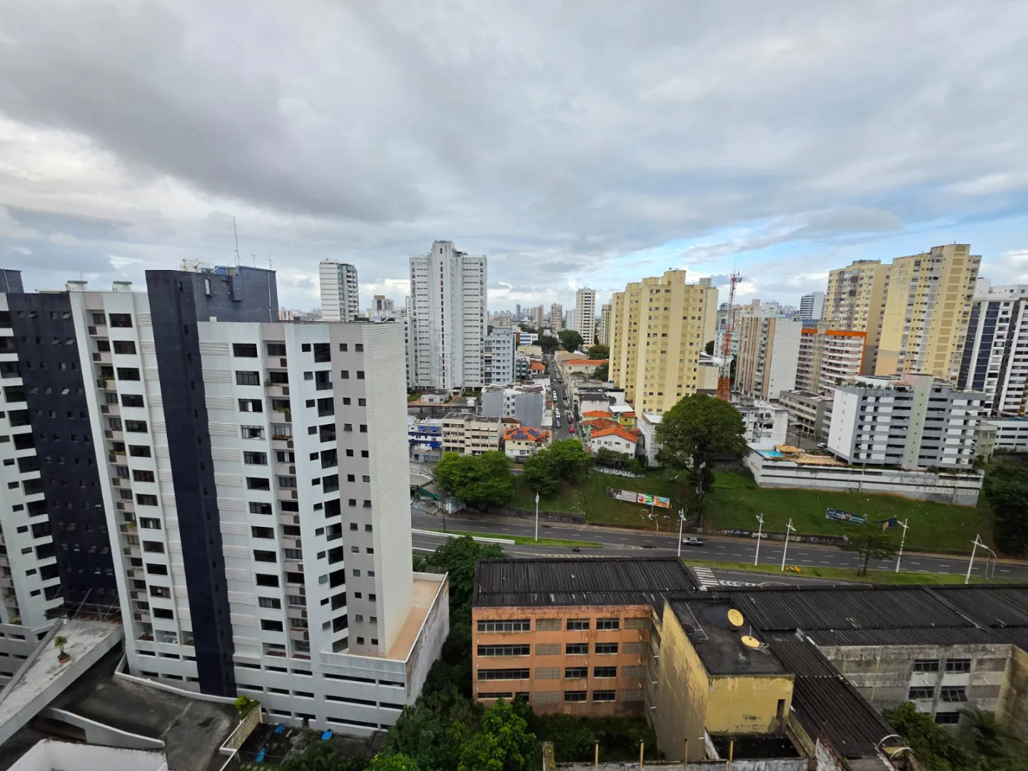 APARTAMENTO 3 QUARTOS SU&Iacute;TE DEPEND&Ecirc;NCIA GARAGEM ELEVADOR &Agrave; VENDA NA VIT&Oacute;RIA Avenida Sete de Setembro Salvador - 