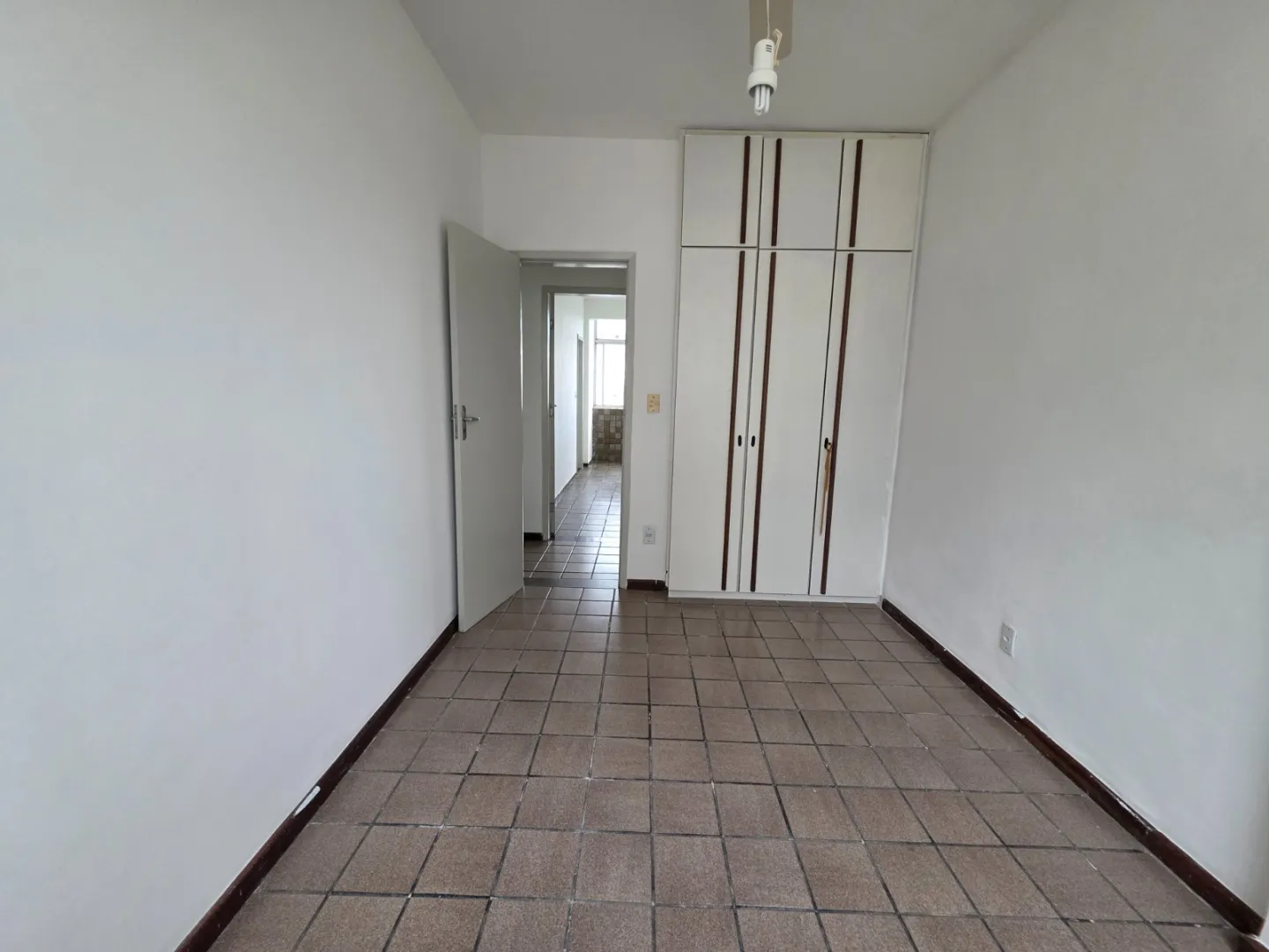 APARTAMENTO 3 QUARTOS SU&Iacute;TE DEPEND&Ecirc;NCIA GARAGEM ELEVADOR &Agrave; VENDA NA VIT&Oacute;RIA Avenida Sete de Setembro Salvador - 
