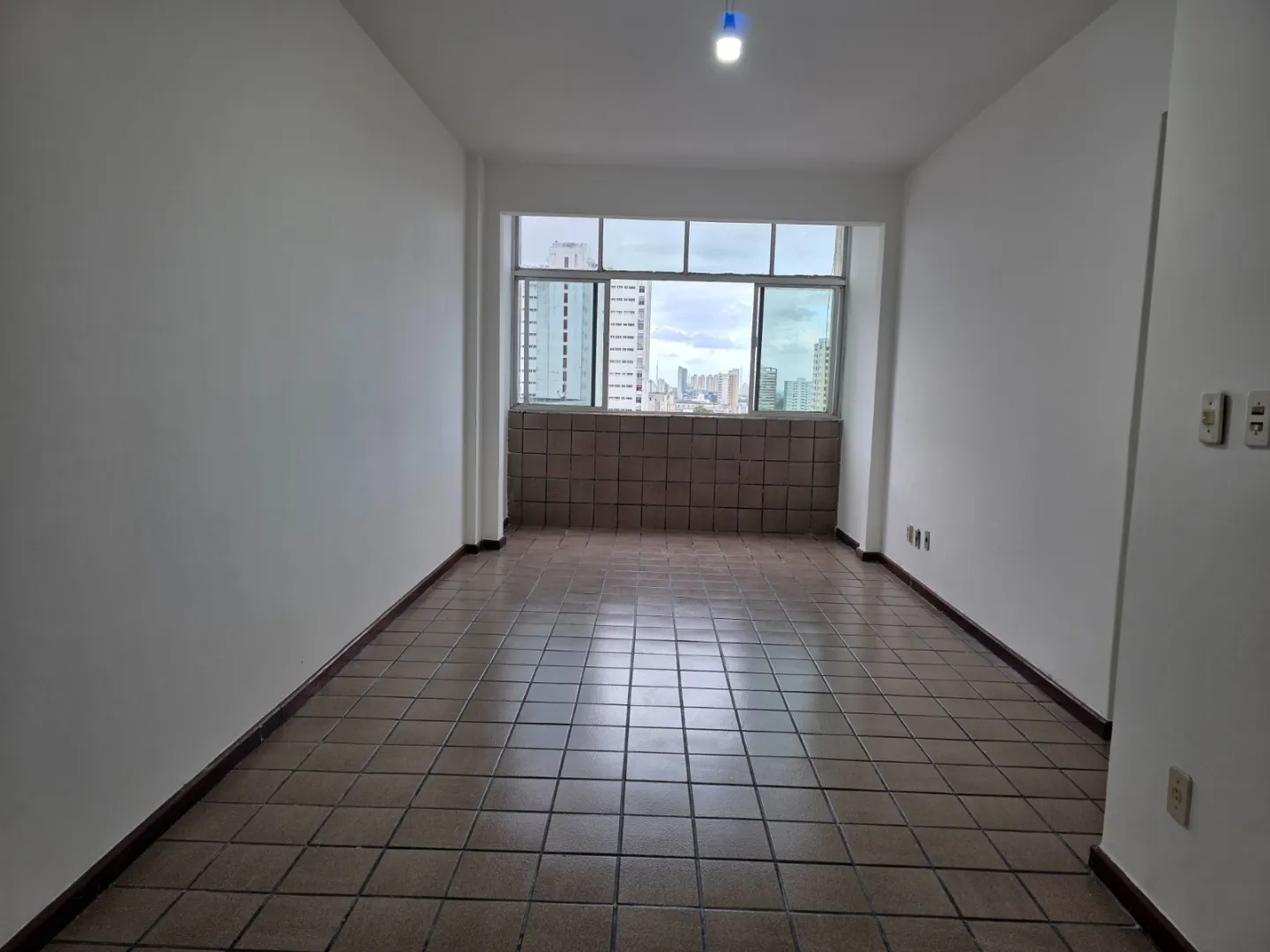 APARTAMENTO 3 QUARTOS SU&Iacute;TE DEPEND&Ecirc;NCIA GARAGEM ELEVADOR &Agrave; VENDA NA VIT&Oacute;RIA Avenida Sete de Setembro Salvador - 