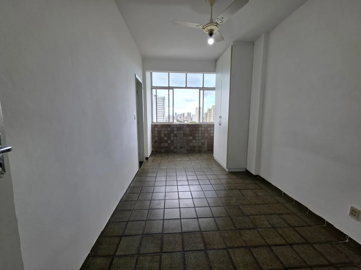 APARTAMENTO 3 QUARTOS SU&Iacute;TE DEPEND&Ecirc;NCIA GARAGEM ELEVADOR &Agrave; VENDA NA VIT&Oacute;RIA Avenida Sete de Setembro Salvador - 