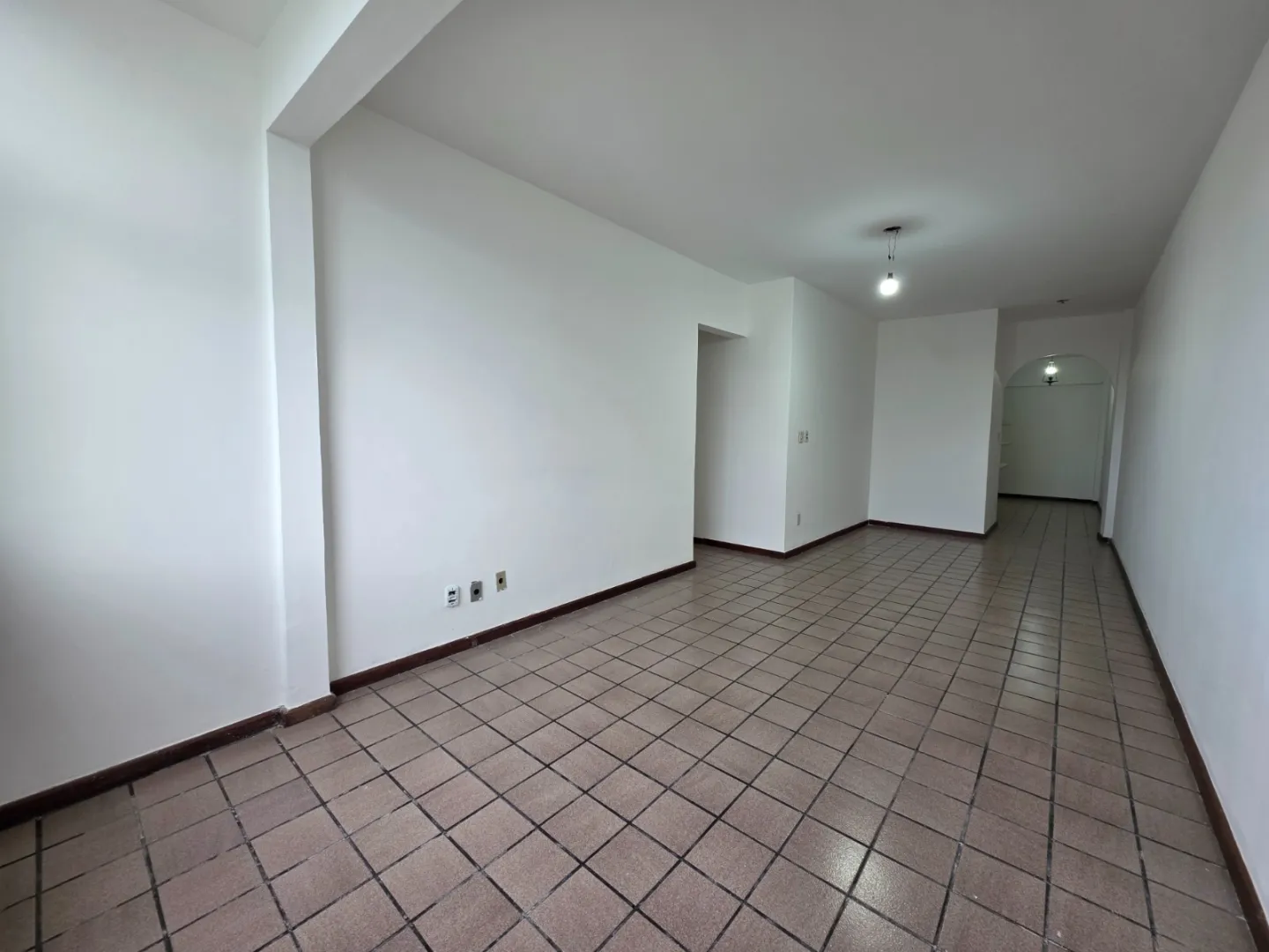 APARTAMENTO 3 QUARTOS SU&Iacute;TE DEPEND&Ecirc;NCIA GARAGEM ELEVADOR &Agrave; VENDA NA VIT&Oacute;RIA Avenida Sete de Setembro Salvador - 