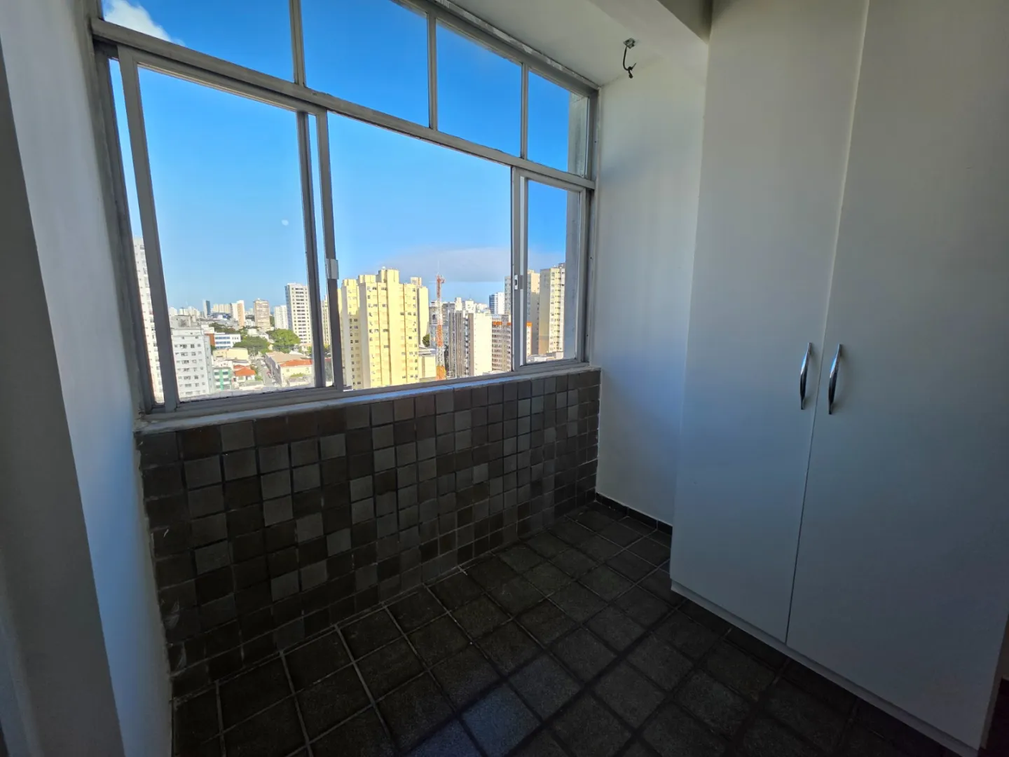 APARTAMENTO 3 QUARTOS SU&Iacute;TE DEPEND&Ecirc;NCIA GARAGEM ELEVADOR &Agrave; VENDA NA VIT&Oacute;RIA Avenida Sete de Setembro Salvador - 