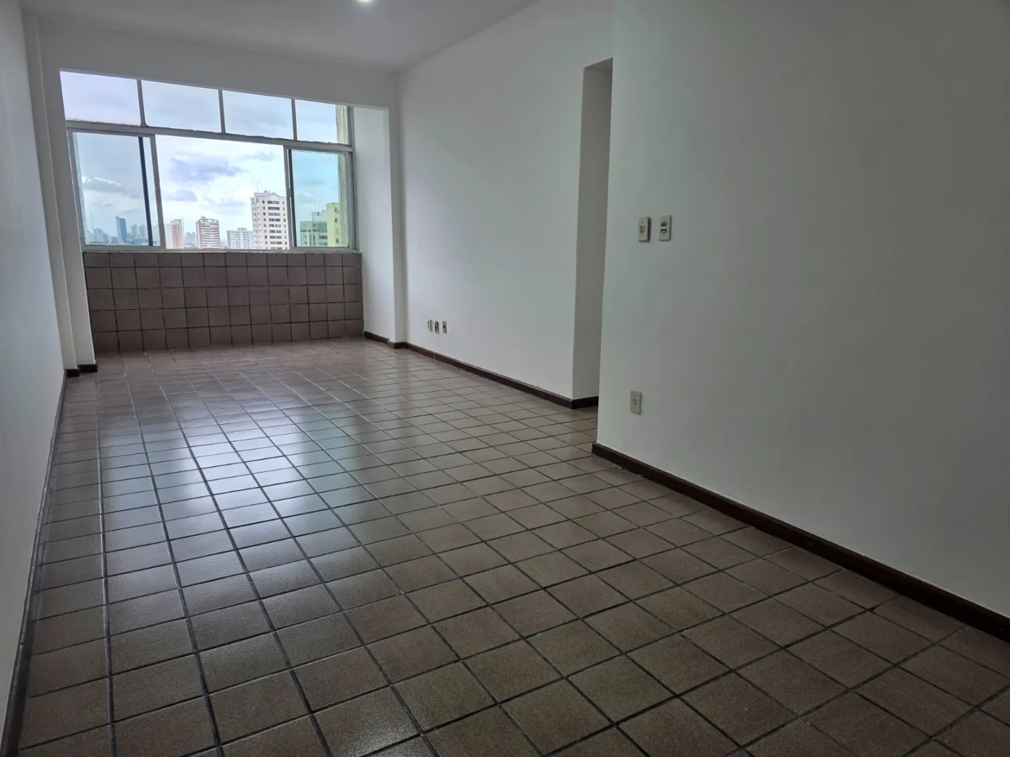 APARTAMENTO 3 QUARTOS SU&Iacute;TE DEPEND&Ecirc;NCIA GARAGEM ELEVADOR &Agrave; VENDA NA VIT&Oacute;RIA Avenida Sete de Setembro Salvador - 
