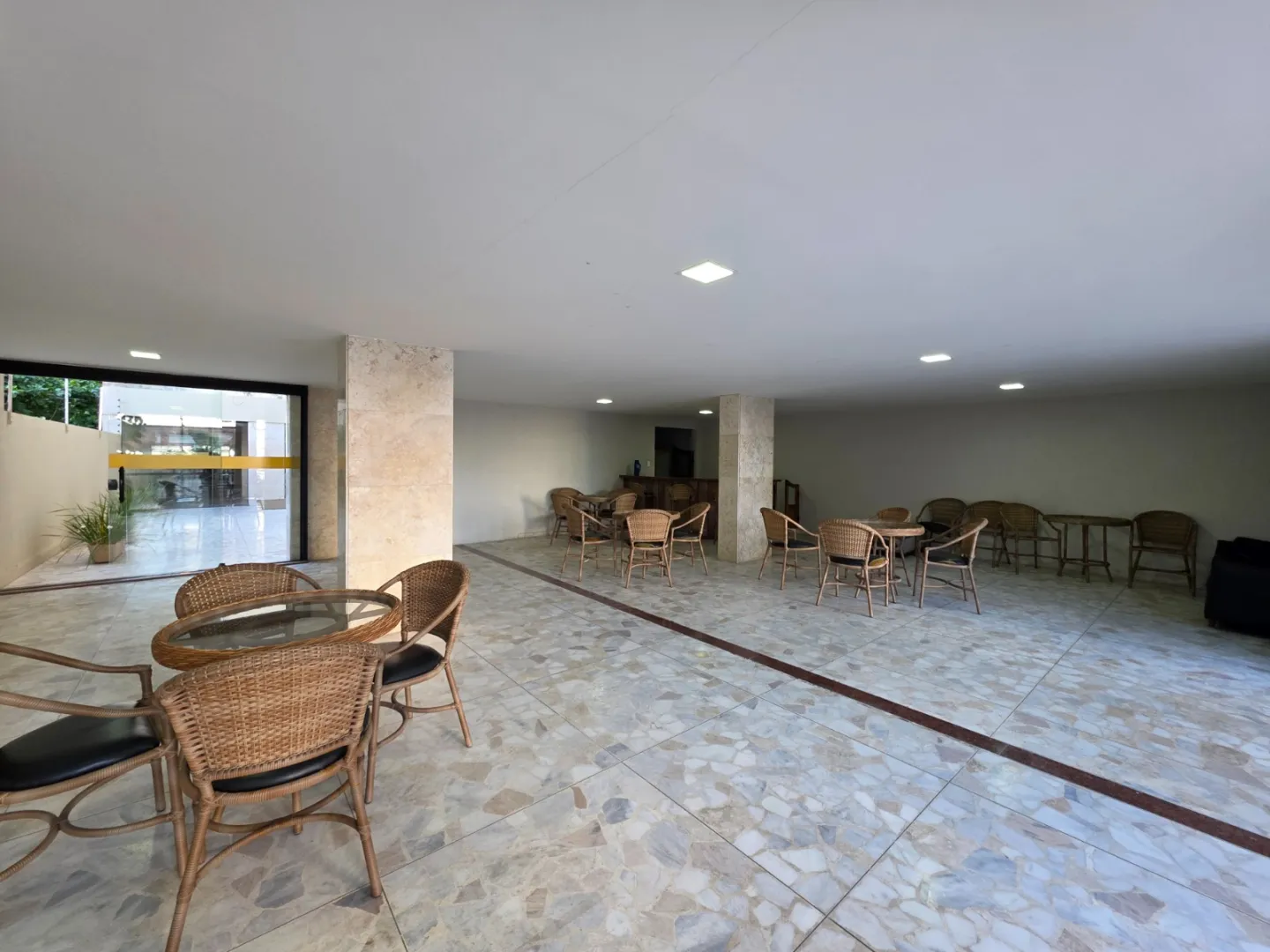APARTAMENTO 3 QUARTOS SU&Iacute;TE DEPEND&Ecirc;NCIA GARAGEM ELEVADOR &Agrave; VENDA NA VIT&Oacute;RIA Avenida Sete de Setembro Salvador - 