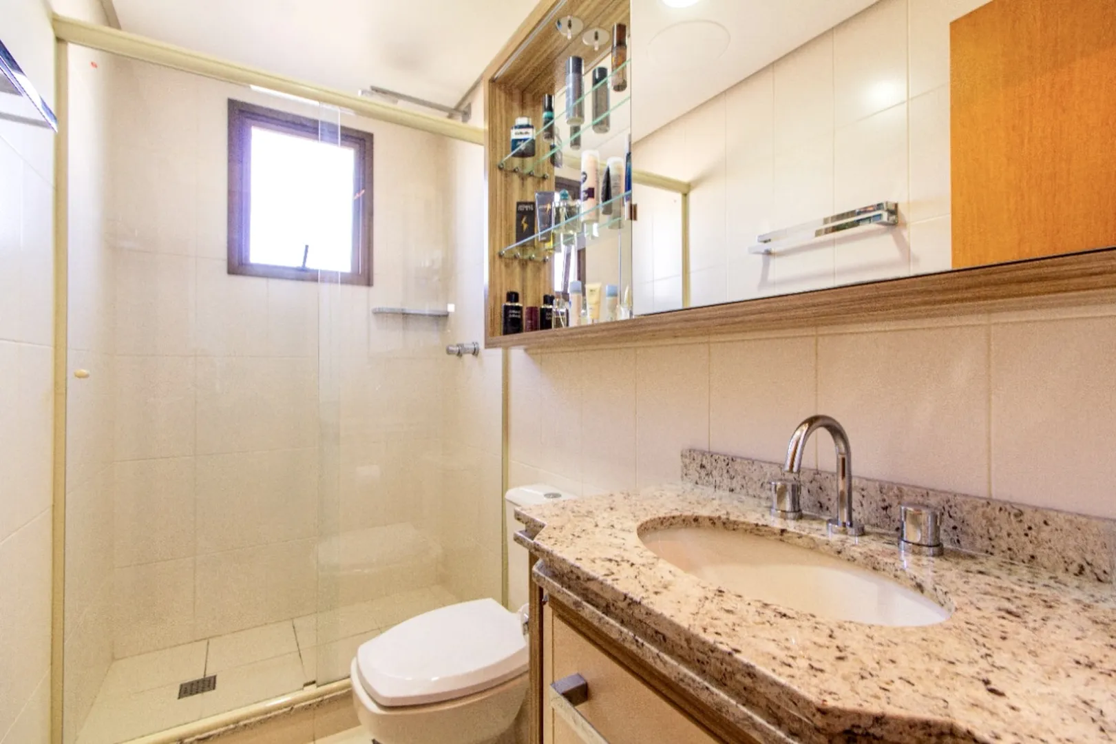 R$ 690.000 - APARTAMENTO - 74M2 - 2 DORM - SU&Iacute;TE - 2 VAGAS - VISTA Rua Chile Porto Alegre - 