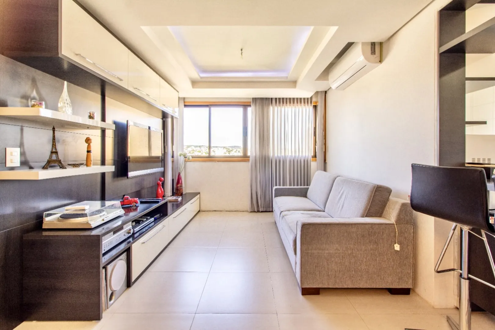 R$ 690.000 - APARTAMENTO - 74M2 - 2 DORM - SU&Iacute;TE - 2 VAGAS - VISTA Rua Chile Porto Alegre - 