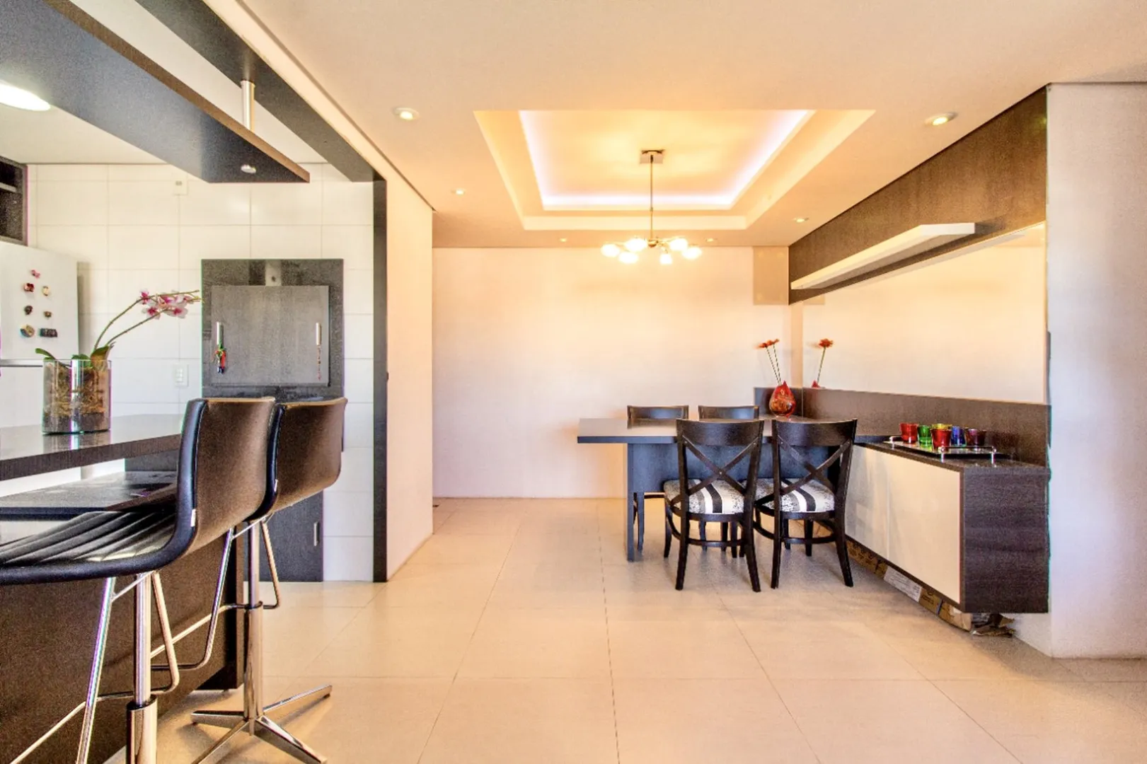 R$ 690.000 - APARTAMENTO - 74M2 - 2 DORM - SU&Iacute;TE - 2 VAGAS - VISTA Rua Chile Porto Alegre - 