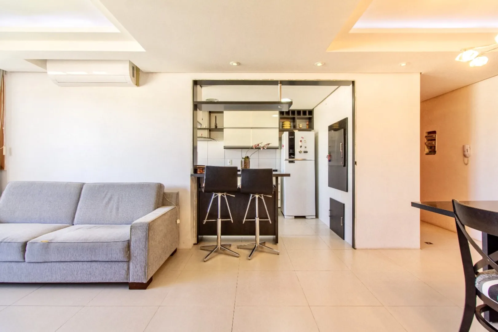 R$ 690.000 - APARTAMENTO - 74M2 - 2 DORM - SU&Iacute;TE - 2 VAGAS - VISTA Rua Chile Porto Alegre - 