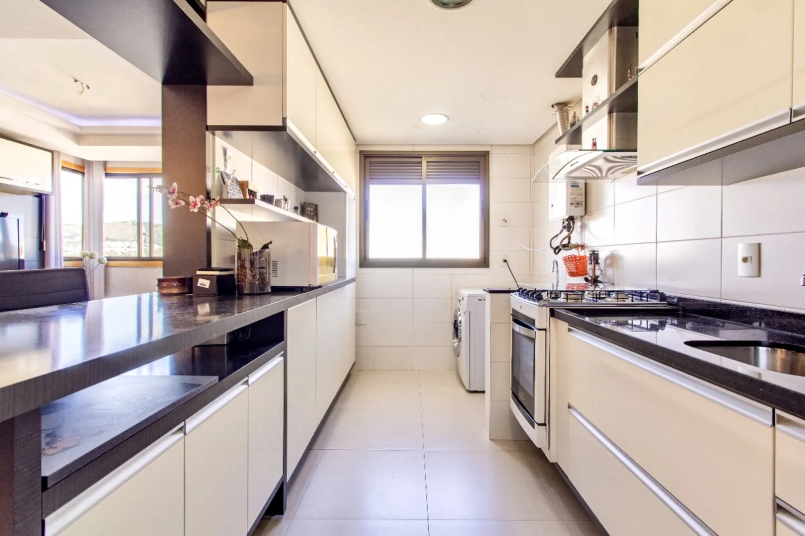 R$ 690.000 - APARTAMENTO - 74M2 - 2 DORM - SU&Iacute;TE - 2 VAGAS - VISTA Rua Chile Porto Alegre - 