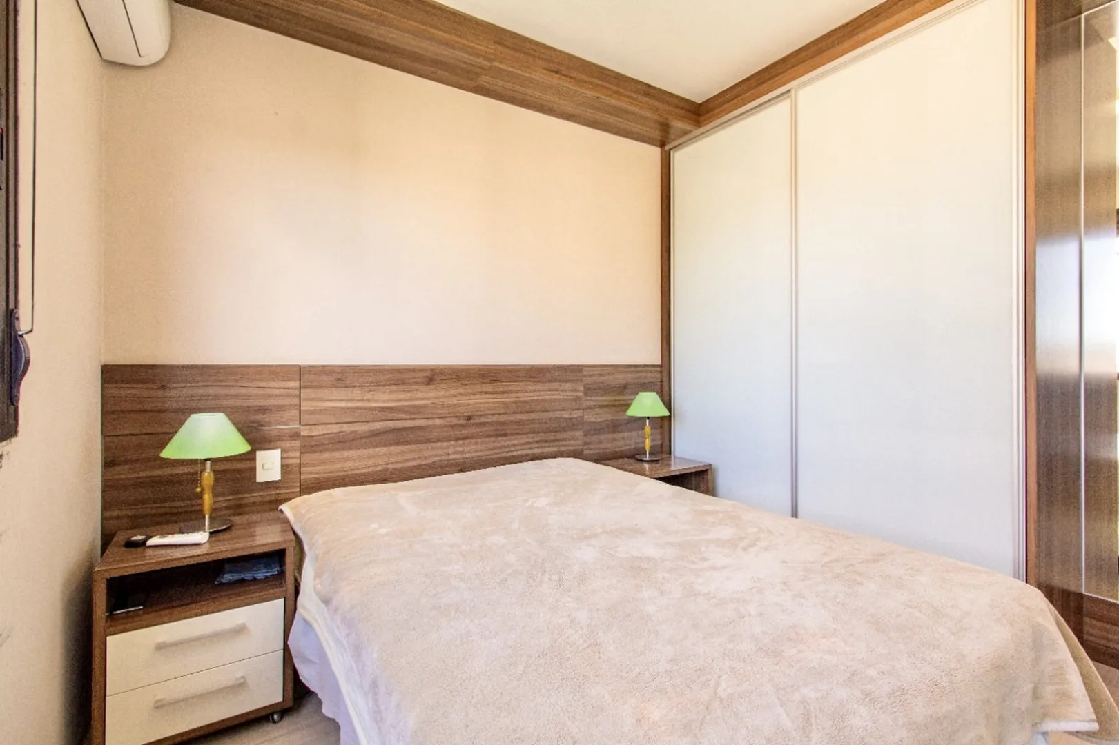 R$ 690.000 - APARTAMENTO - 74M2 - 2 DORM - SU&Iacute;TE - 2 VAGAS - VISTA Rua Chile Porto Alegre - 