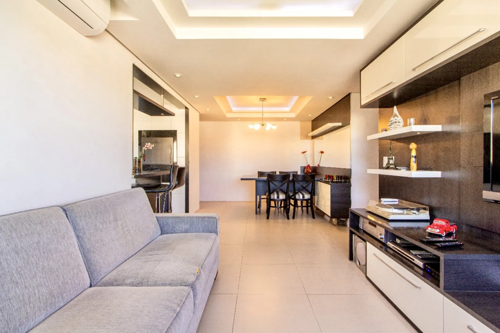 R$ 690.000 - APARTAMENTO - 74M2 - 2 DORM - SU&Iacute;TE - 2 VAGAS - VISTA Rua Chile Porto Alegre - 