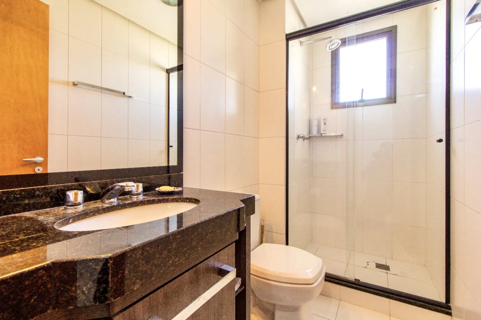 R$ 690.000 - APARTAMENTO - 74M2 - 2 DORM - SU&Iacute;TE - 2 VAGAS - VISTA Rua Chile Porto Alegre - 