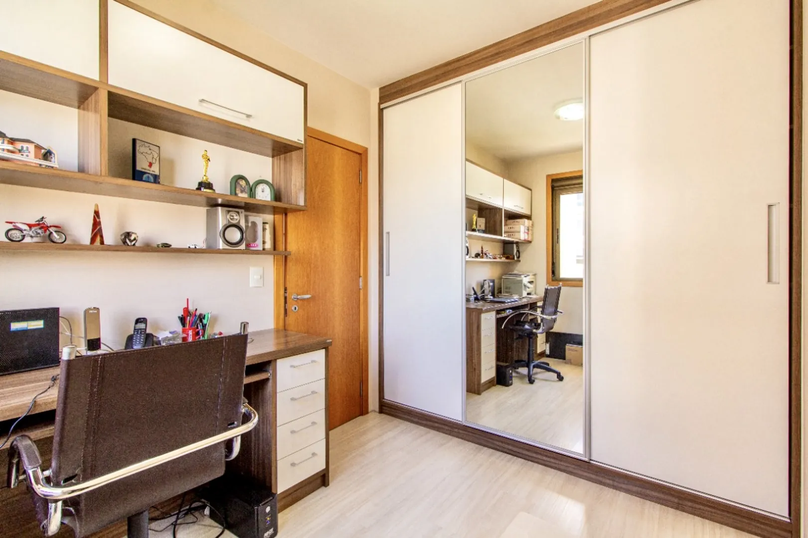 R$ 690.000 - APARTAMENTO - 74M2 - 2 DORM - SU&Iacute;TE - 2 VAGAS - VISTA Rua Chile Porto Alegre - 