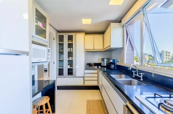 R$ 1.390.000 - IMPEC&Aacute;VEL APARTAMENTO - 105M2 - 3 DORM - VISTA - 2 VAGAS - INFRA Rua Alcídes Gonzaga Porto Alegre - 