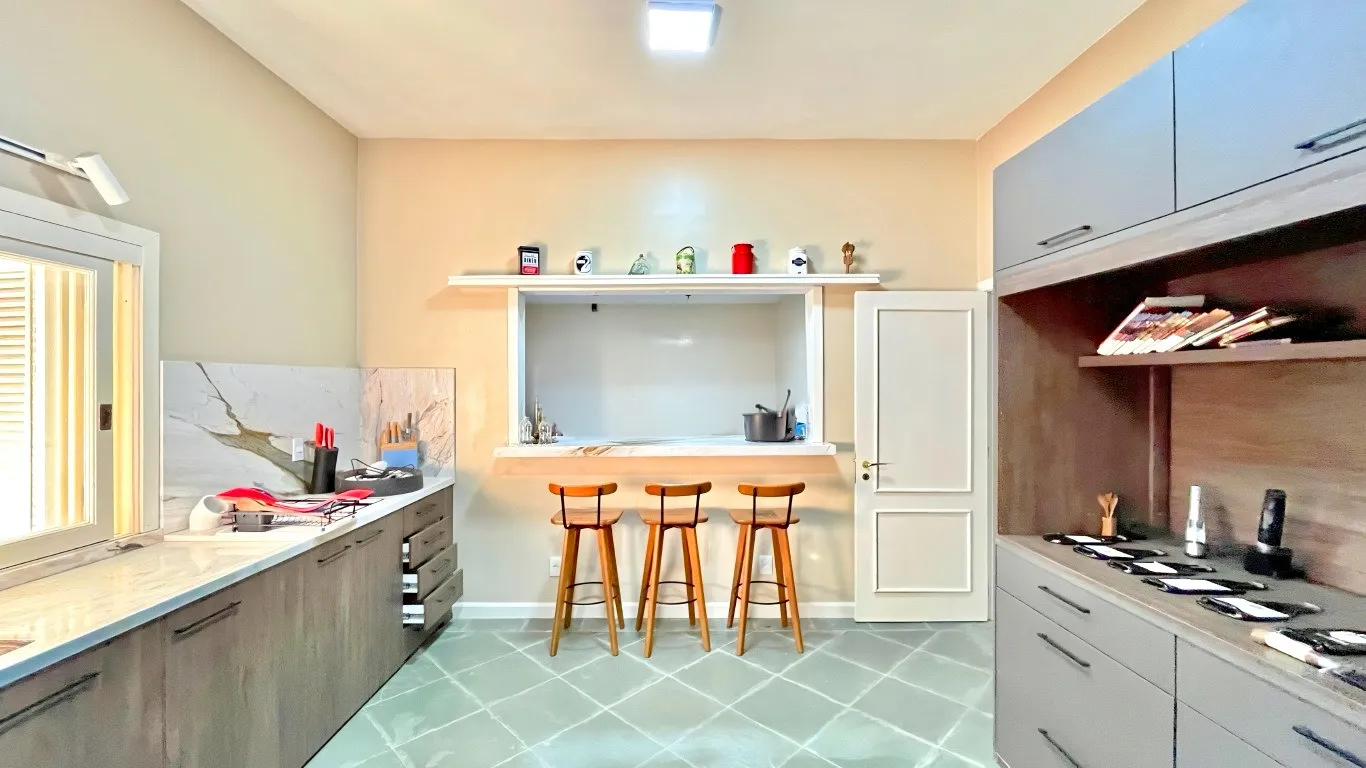 R$ 1.620.000 - MARAVILHOSA CASA - 413M2 - 3 SU&Iacute;TES - HIDRO - 2 VAGAS - VISTA PANOR&Acirc;MICA Rua Coronel Gomes de Carvalho Porto Alegre - 