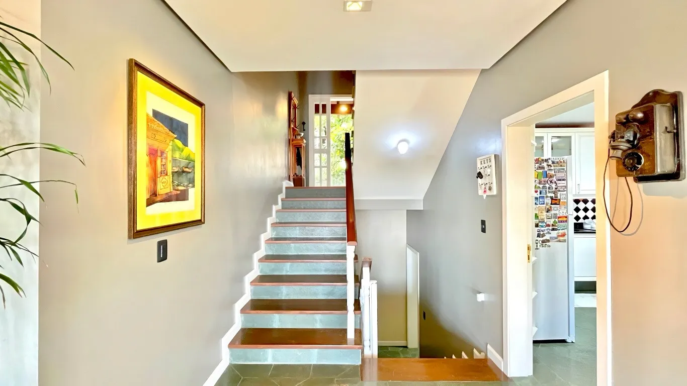 R$ 1.620.000 - MARAVILHOSA CASA - 413M2 - 3 SU&Iacute;TES - HIDRO - 2 VAGAS - VISTA PANOR&Acirc;MICA Rua Coronel Gomes de Carvalho Porto Alegre - 