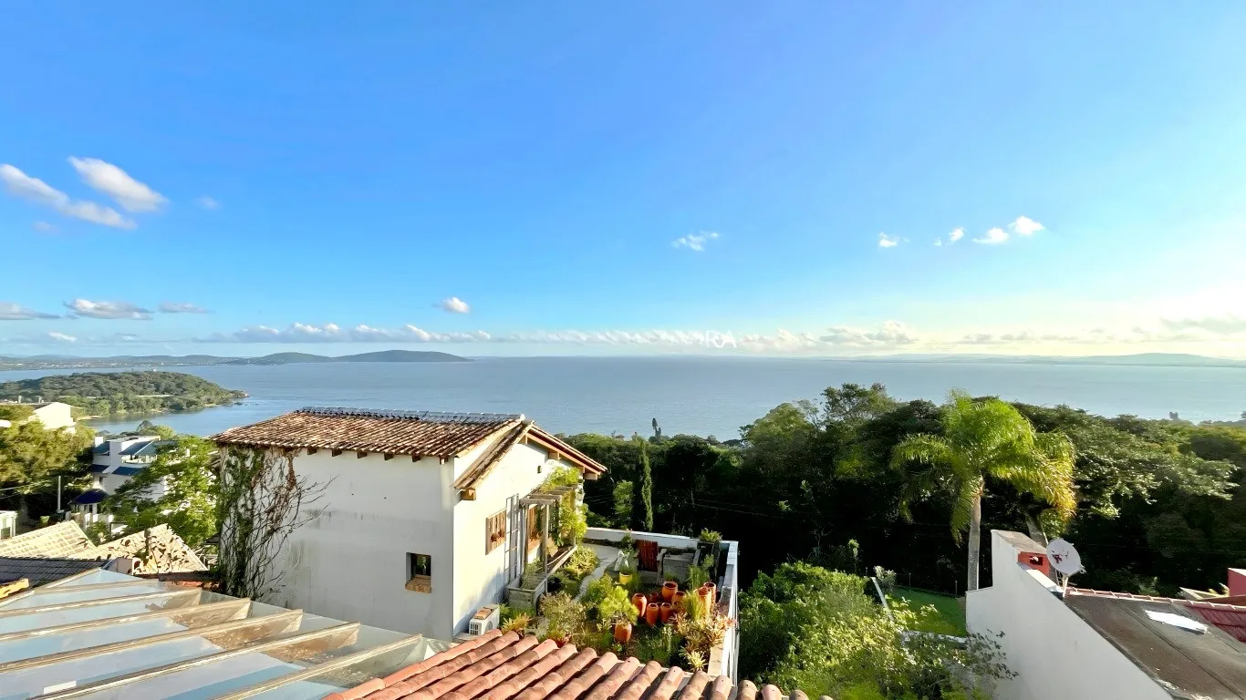 R$ 1.620.000 - MARAVILHOSA CASA - 413M2 - 3 SU&Iacute;TES - HIDRO - 2 VAGAS - VISTA PANOR&Acirc;MICA Rua Coronel Gomes de Carvalho Porto Alegre - 