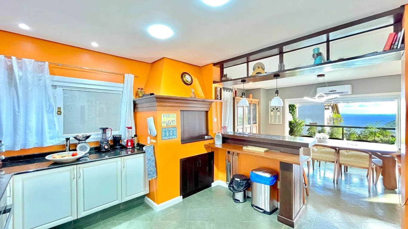 R$ 1.620.000 - MARAVILHOSA CASA - 413M2 - 3 SU&Iacute;TES - HIDRO - 2 VAGAS - VISTA PANOR&Acirc;MICA Rua Coronel Gomes de Carvalho Porto Alegre - 