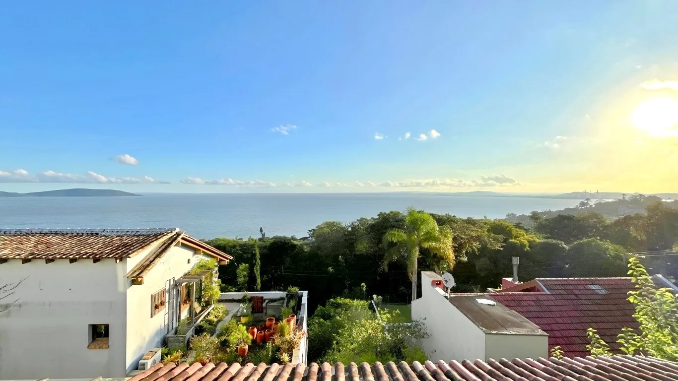 R$ 1.620.000 - MARAVILHOSA CASA - 413M2 - 3 SU&Iacute;TES - HIDRO - 2 VAGAS - VISTA PANOR&Acirc;MICA Rua Coronel Gomes de Carvalho Porto Alegre - 