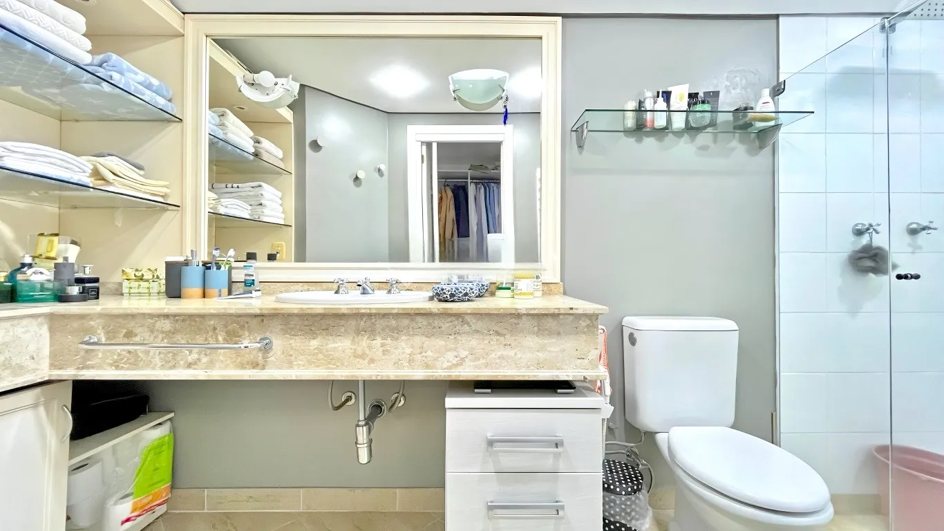 R$ 1.620.000 - MARAVILHOSA CASA - 413M2 - 3 SU&Iacute;TES - HIDRO - 2 VAGAS - VISTA PANOR&Acirc;MICA Rua Coronel Gomes de Carvalho Porto Alegre - 