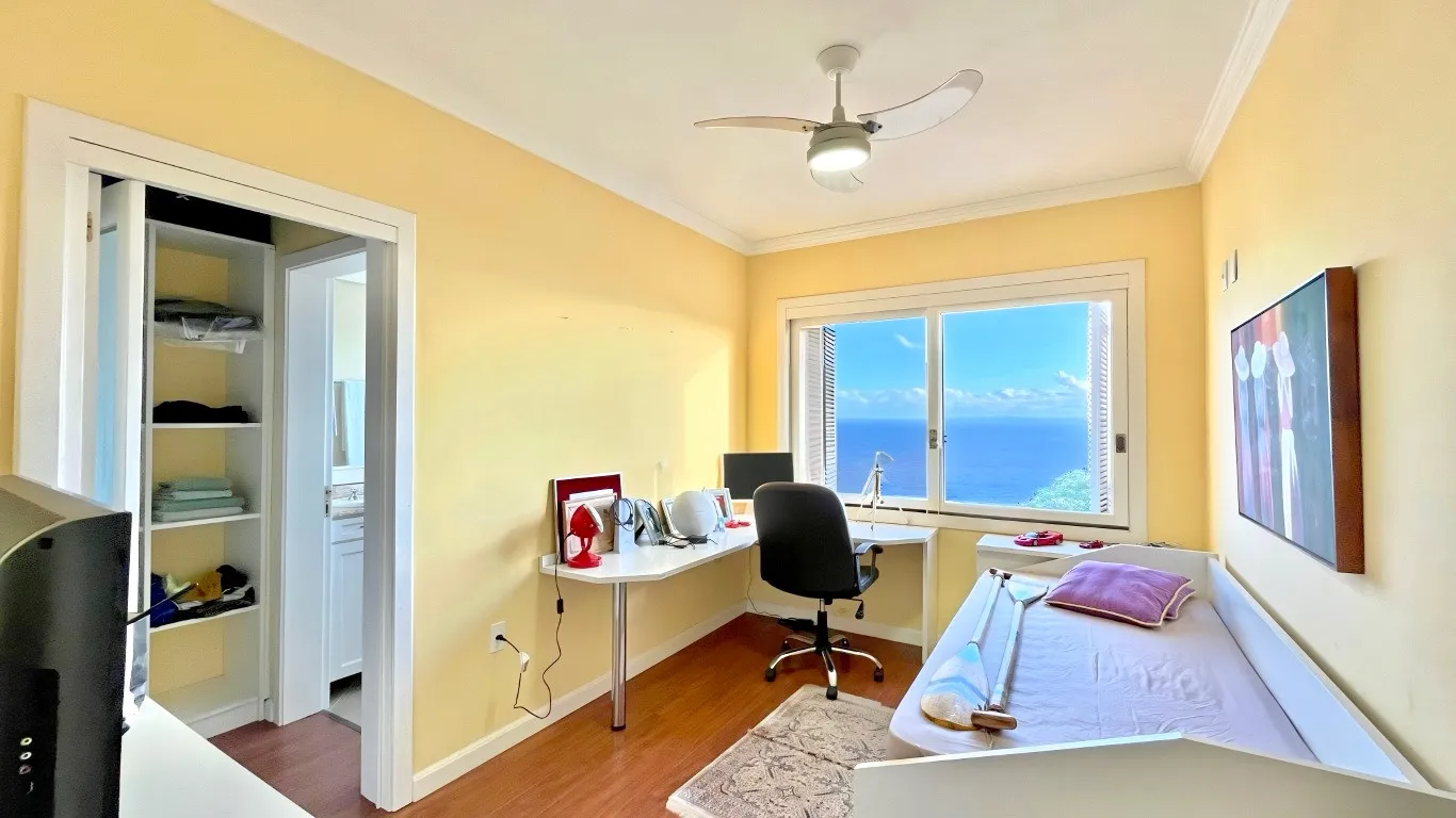 R$ 1.620.000 - MARAVILHOSA CASA - 413M2 - 3 SU&Iacute;TES - HIDRO - 2 VAGAS - VISTA PANOR&Acirc;MICA Rua Coronel Gomes de Carvalho Porto Alegre - 