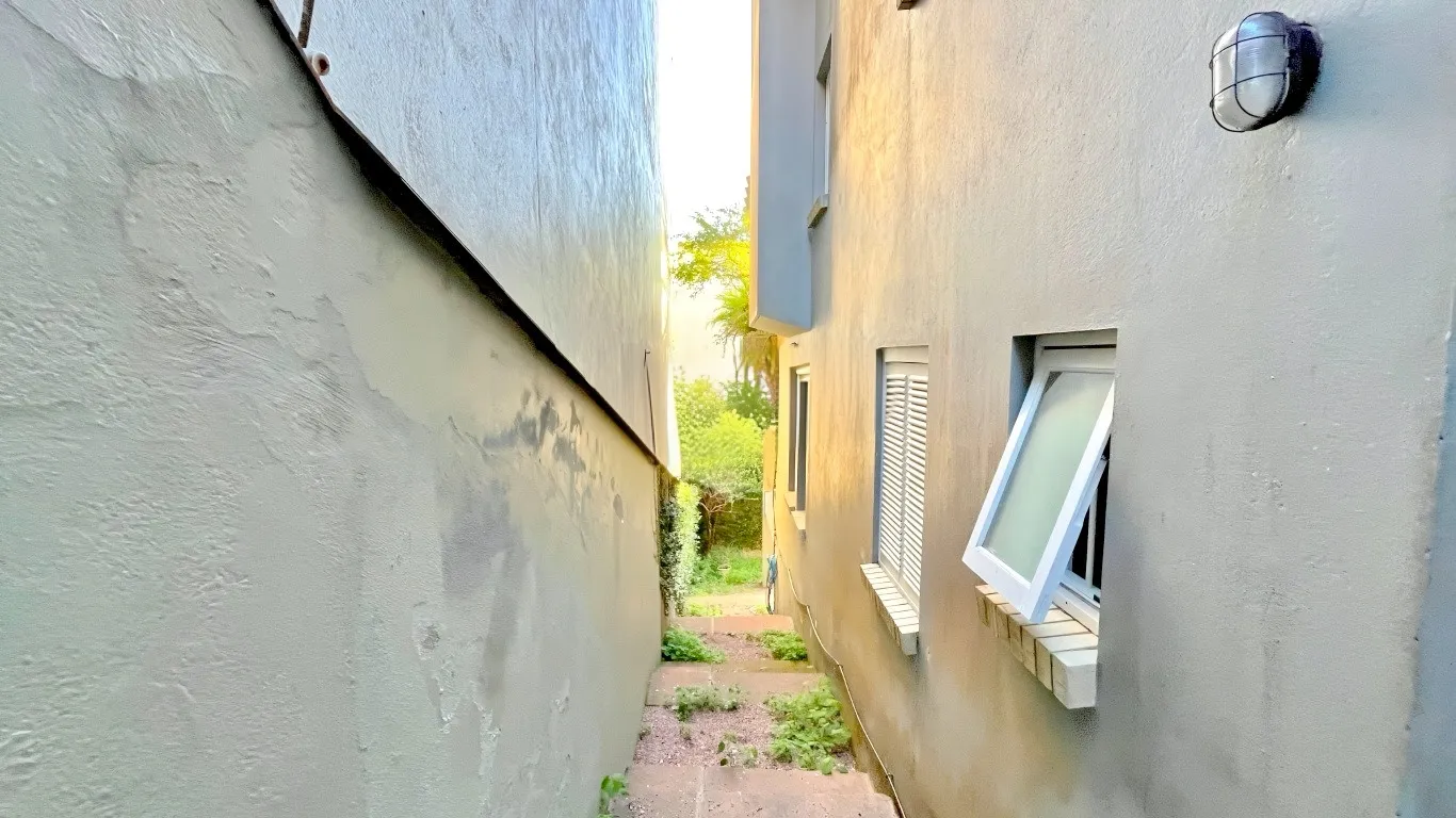 R$ 1.620.000 - MARAVILHOSA CASA - 413M2 - 3 SU&Iacute;TES - HIDRO - 2 VAGAS - VISTA PANOR&Acirc;MICA Rua Coronel Gomes de Carvalho Porto Alegre - 