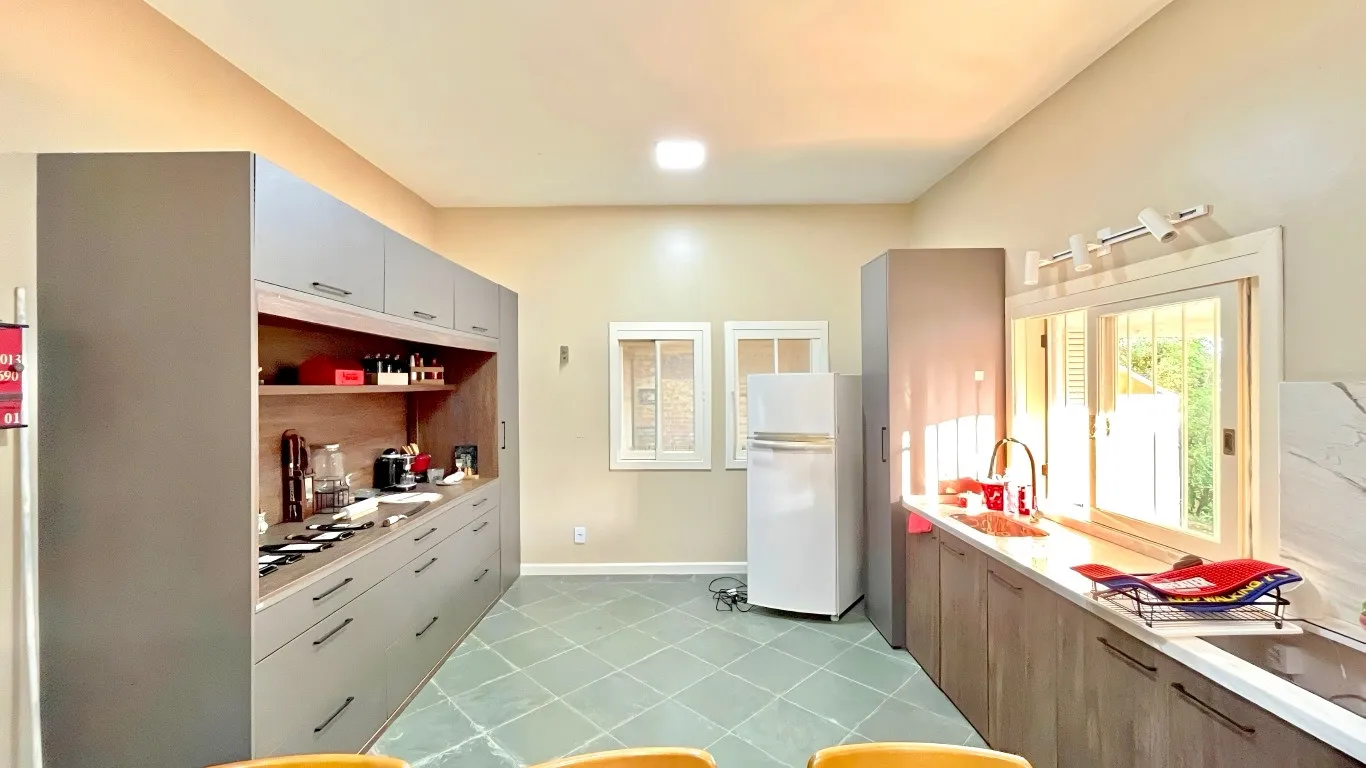 R$ 1.620.000 - MARAVILHOSA CASA - 413M2 - 3 SU&Iacute;TES - HIDRO - 2 VAGAS - VISTA PANOR&Acirc;MICA Rua Coronel Gomes de Carvalho Porto Alegre - 