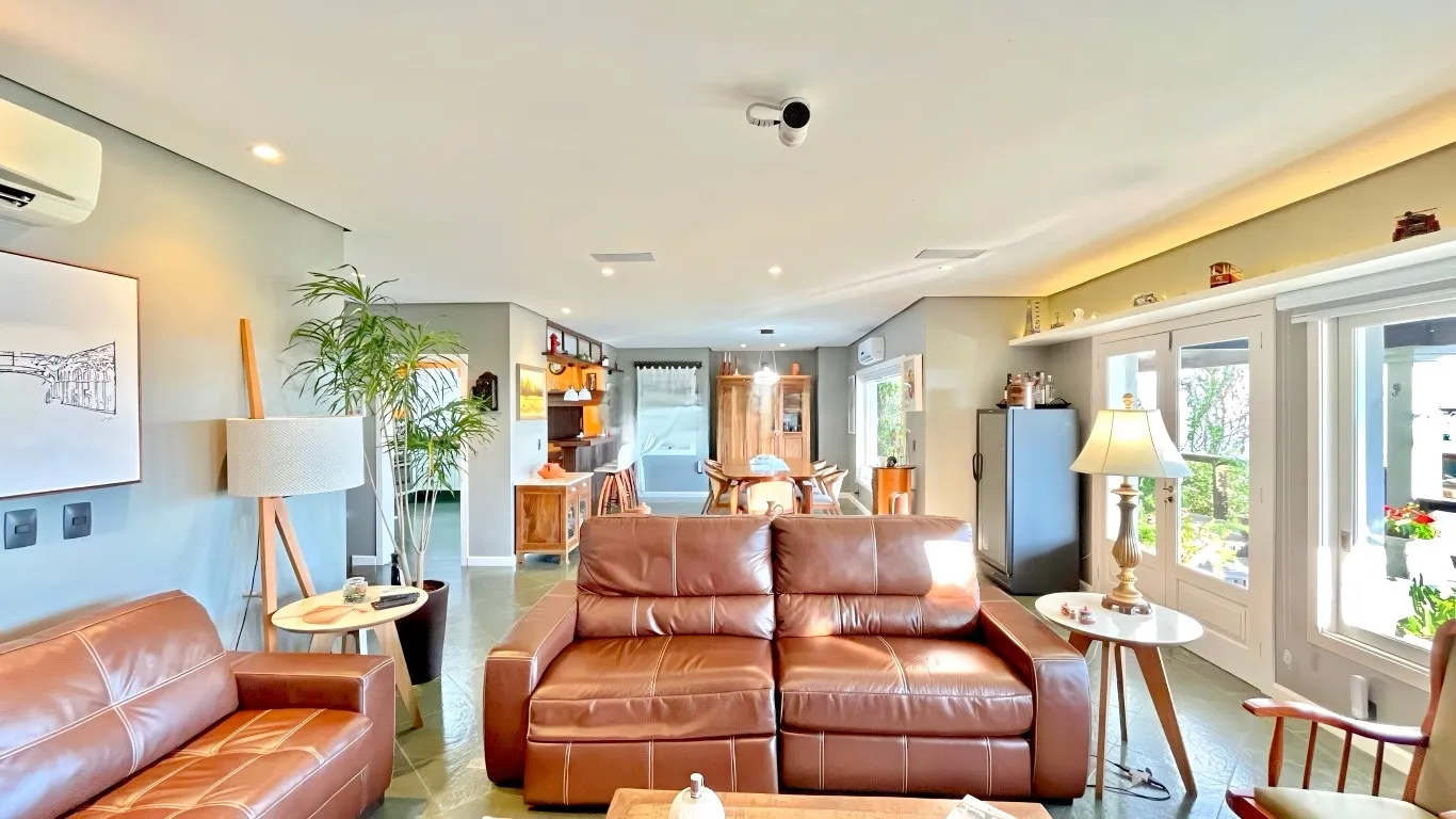 R$ 1.620.000 - MARAVILHOSA CASA - 413M2 - 3 SU&Iacute;TES - HIDRO - 2 VAGAS - VISTA PANOR&Acirc;MICA Rua Coronel Gomes de Carvalho Porto Alegre - 