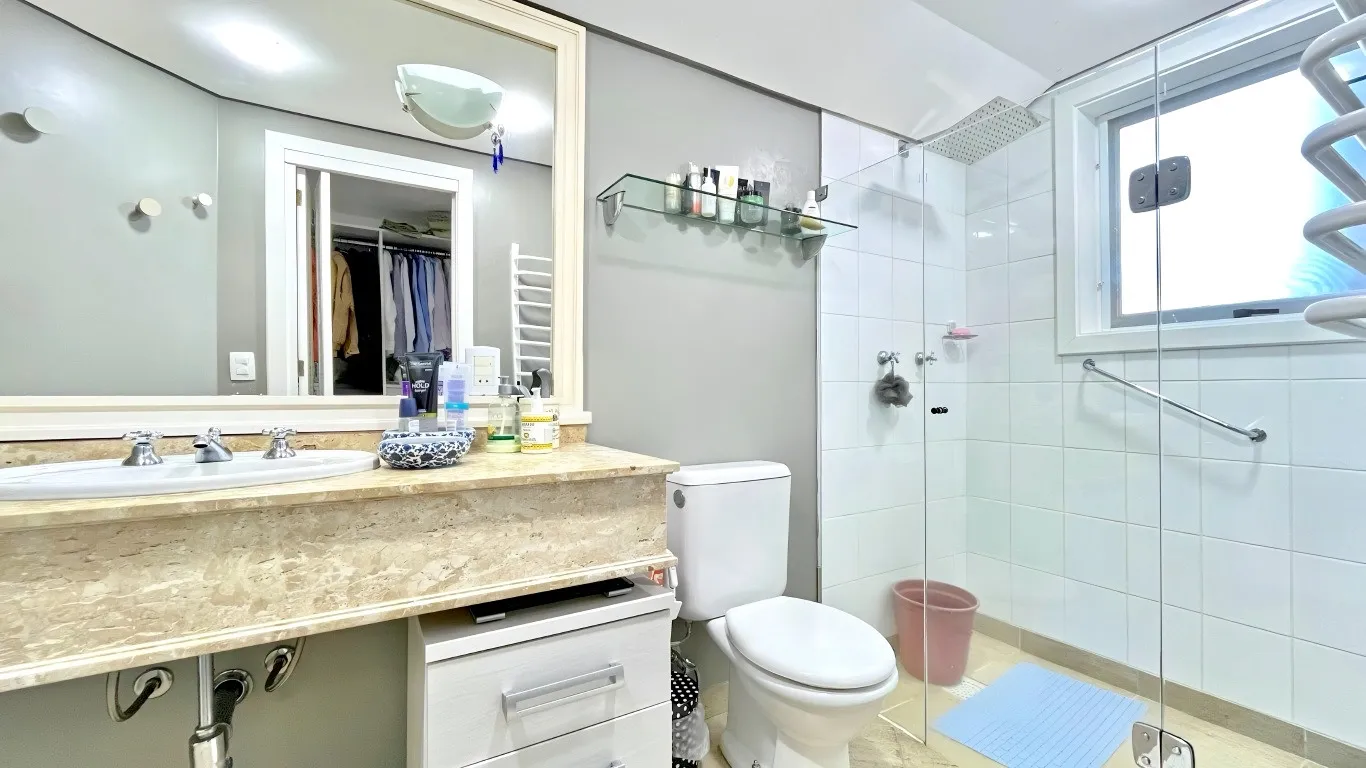 R$ 1.620.000 - MARAVILHOSA CASA - 413M2 - 3 SU&Iacute;TES - HIDRO - 2 VAGAS - VISTA PANOR&Acirc;MICA Rua Coronel Gomes de Carvalho Porto Alegre - 