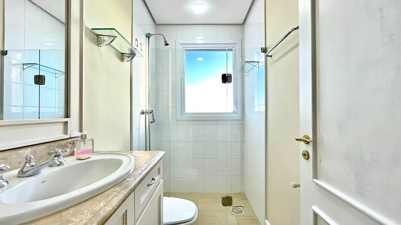 R$ 1.620.000 - MARAVILHOSA CASA - 413M2 - 3 SU&Iacute;TES - HIDRO - 2 VAGAS - VISTA PANOR&Acirc;MICA Rua Coronel Gomes de Carvalho Porto Alegre - 