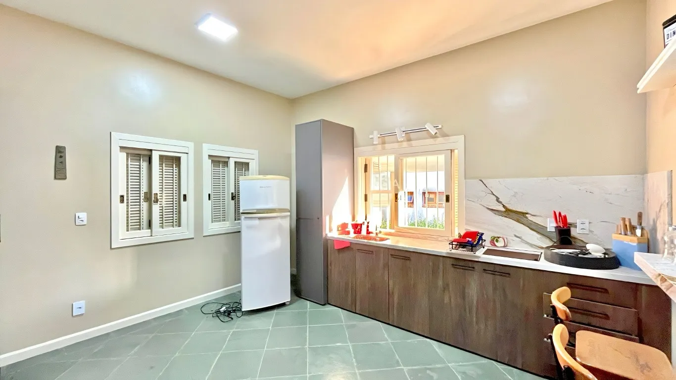 R$ 1.620.000 - MARAVILHOSA CASA - 413M2 - 3 SU&Iacute;TES - HIDRO - 2 VAGAS - VISTA PANOR&Acirc;MICA Rua Coronel Gomes de Carvalho Porto Alegre - 