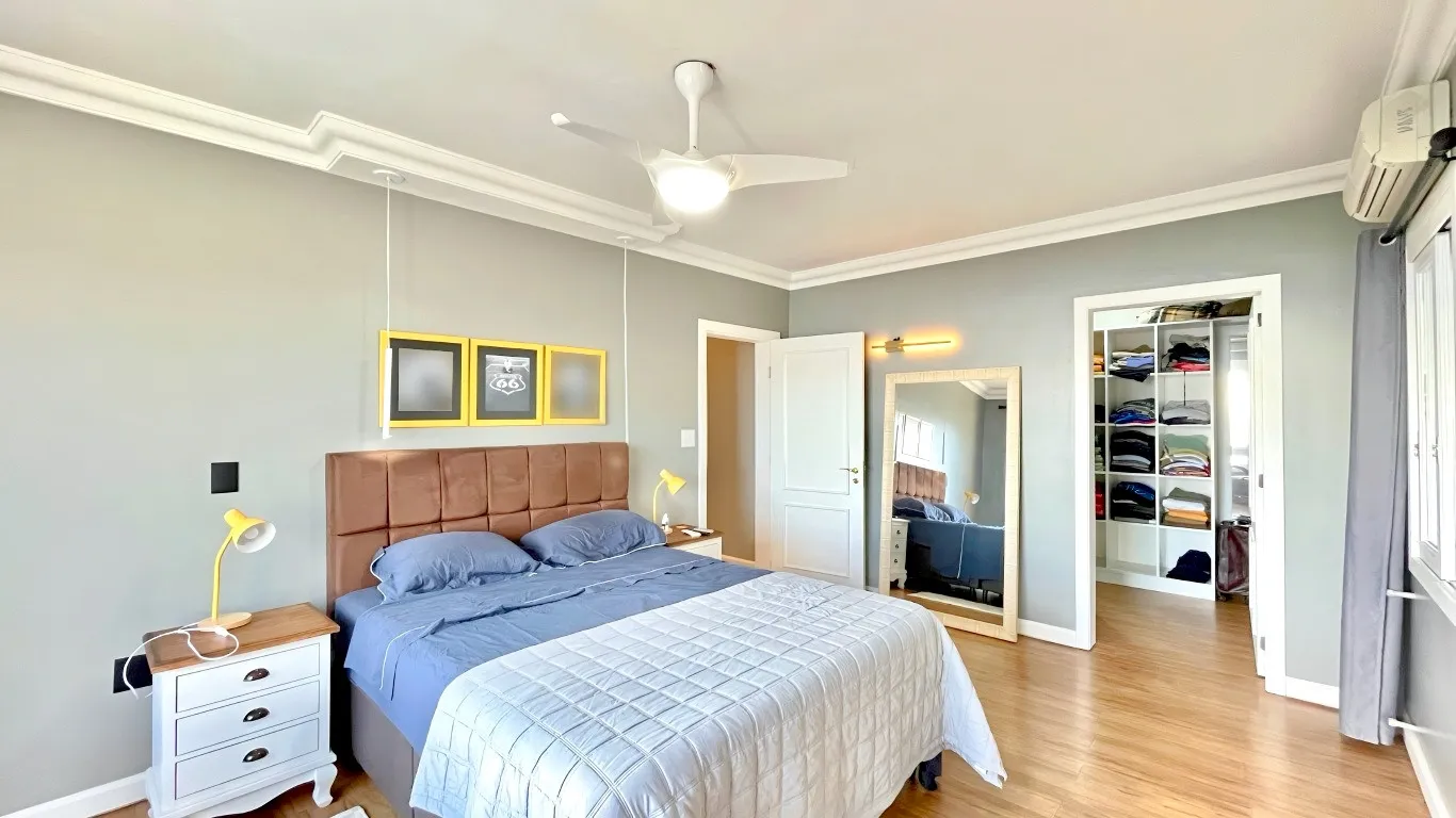 R$ 1.620.000 - MARAVILHOSA CASA - 413M2 - 3 SU&Iacute;TES - HIDRO - 2 VAGAS - VISTA PANOR&Acirc;MICA Rua Coronel Gomes de Carvalho Porto Alegre - 