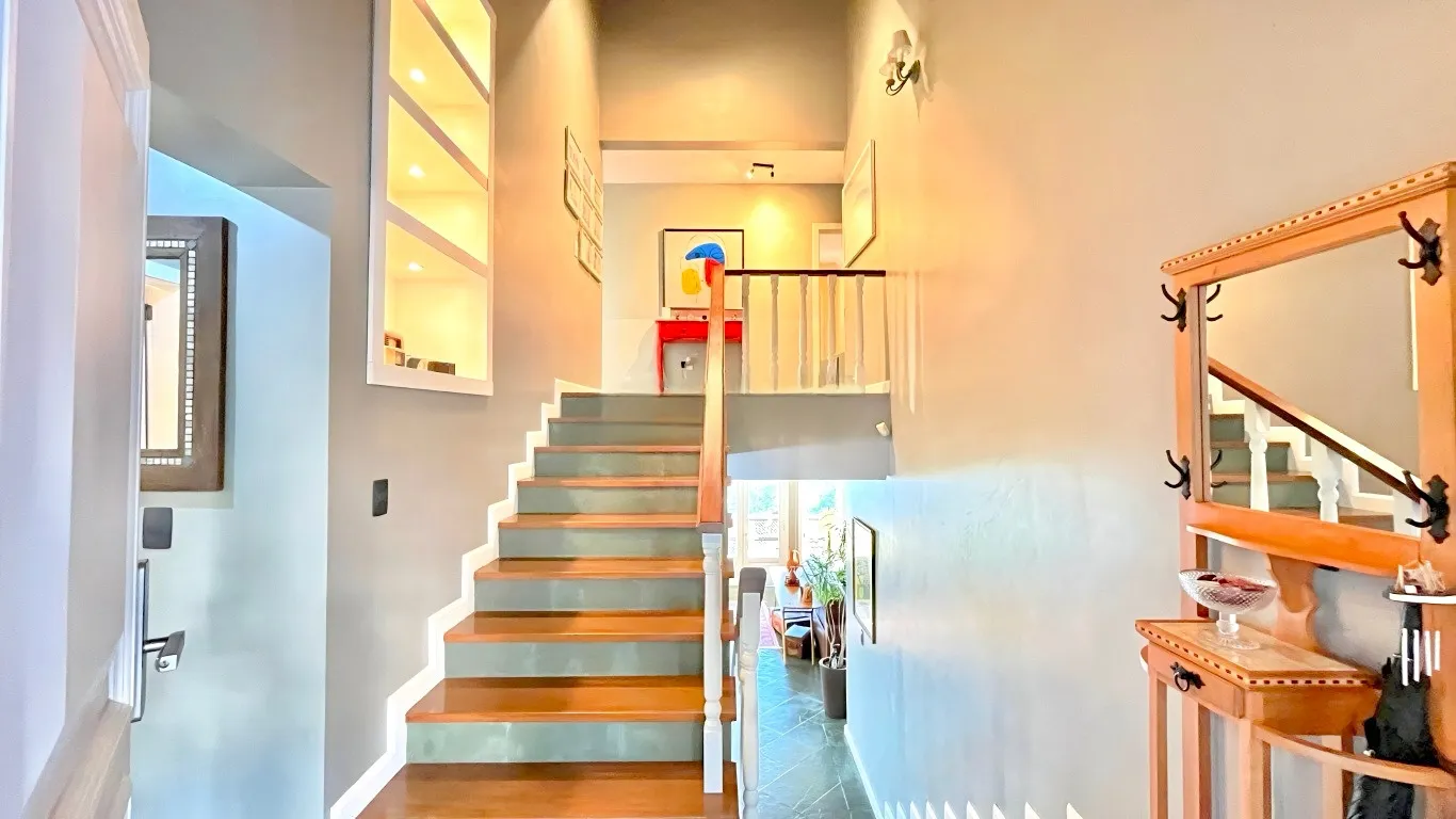 R$ 1.620.000 - MARAVILHOSA CASA - 413M2 - 3 SU&Iacute;TES - HIDRO - 2 VAGAS - VISTA PANOR&Acirc;MICA Rua Coronel Gomes de Carvalho Porto Alegre - 