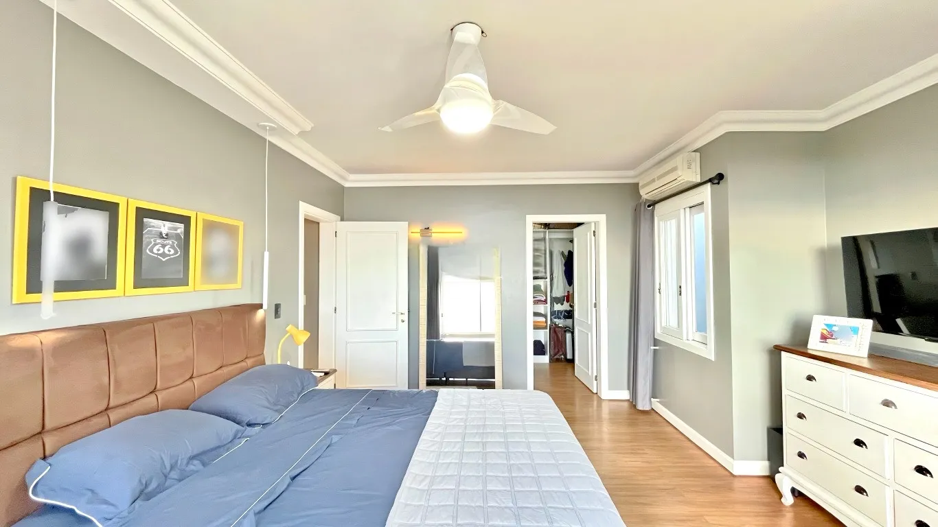R$ 1.620.000 - MARAVILHOSA CASA - 413M2 - 3 SU&Iacute;TES - HIDRO - 2 VAGAS - VISTA PANOR&Acirc;MICA Rua Coronel Gomes de Carvalho Porto Alegre - 