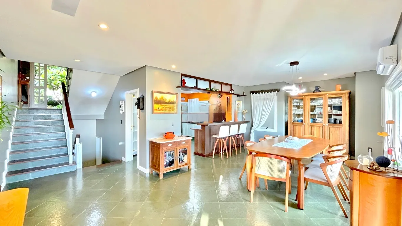 R$ 1.620.000 - MARAVILHOSA CASA - 413M2 - 3 SU&Iacute;TES - HIDRO - 2 VAGAS - VISTA PANOR&Acirc;MICA Rua Coronel Gomes de Carvalho Porto Alegre - 
