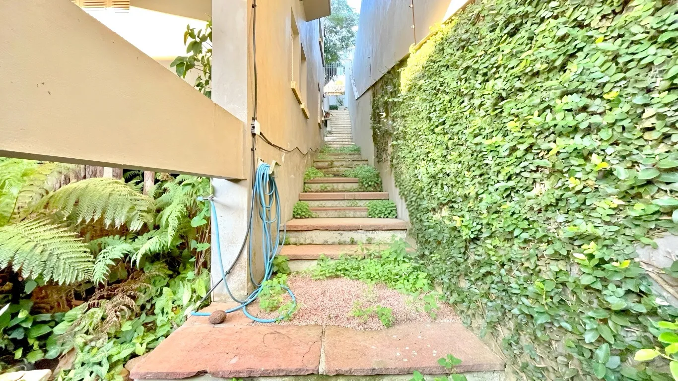 R$ 1.620.000 - MARAVILHOSA CASA - 413M2 - 3 SU&Iacute;TES - HIDRO - 2 VAGAS - VISTA PANOR&Acirc;MICA Rua Coronel Gomes de Carvalho Porto Alegre - 