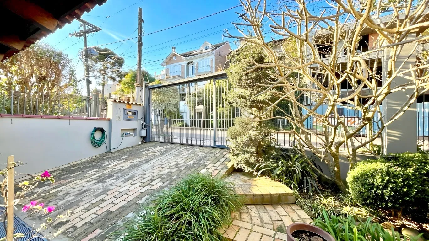 R$ 1.620.000 - MARAVILHOSA CASA - 413M2 - 3 SU&Iacute;TES - HIDRO - 2 VAGAS - VISTA PANOR&Acirc;MICA Rua Coronel Gomes de Carvalho Porto Alegre - 