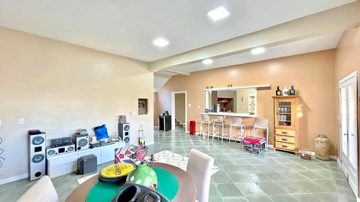 R$ 1.620.000 - MARAVILHOSA CASA - 413M2 - 3 SU&Iacute;TES - HIDRO - 2 VAGAS - VISTA PANOR&Acirc;MICA Rua Coronel Gomes de Carvalho Porto Alegre - 