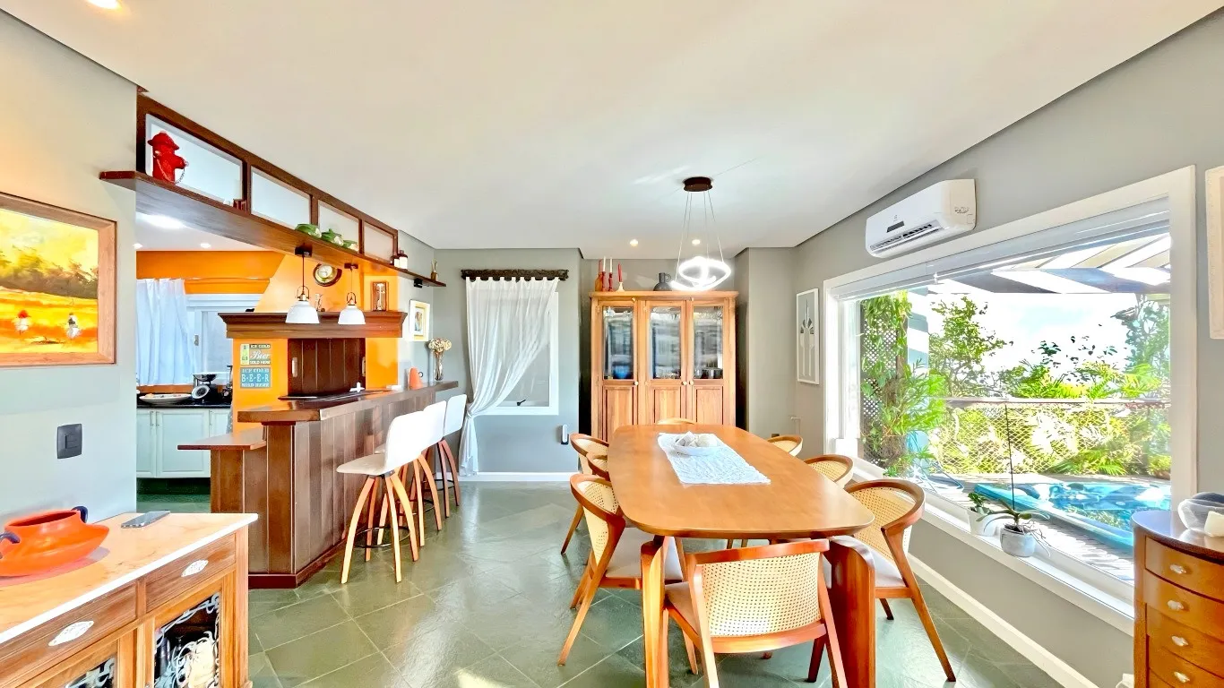 R$ 1.620.000 - MARAVILHOSA CASA - 413M2 - 3 SU&Iacute;TES - HIDRO - 2 VAGAS - VISTA PANOR&Acirc;MICA Rua Coronel Gomes de Carvalho Porto Alegre - 