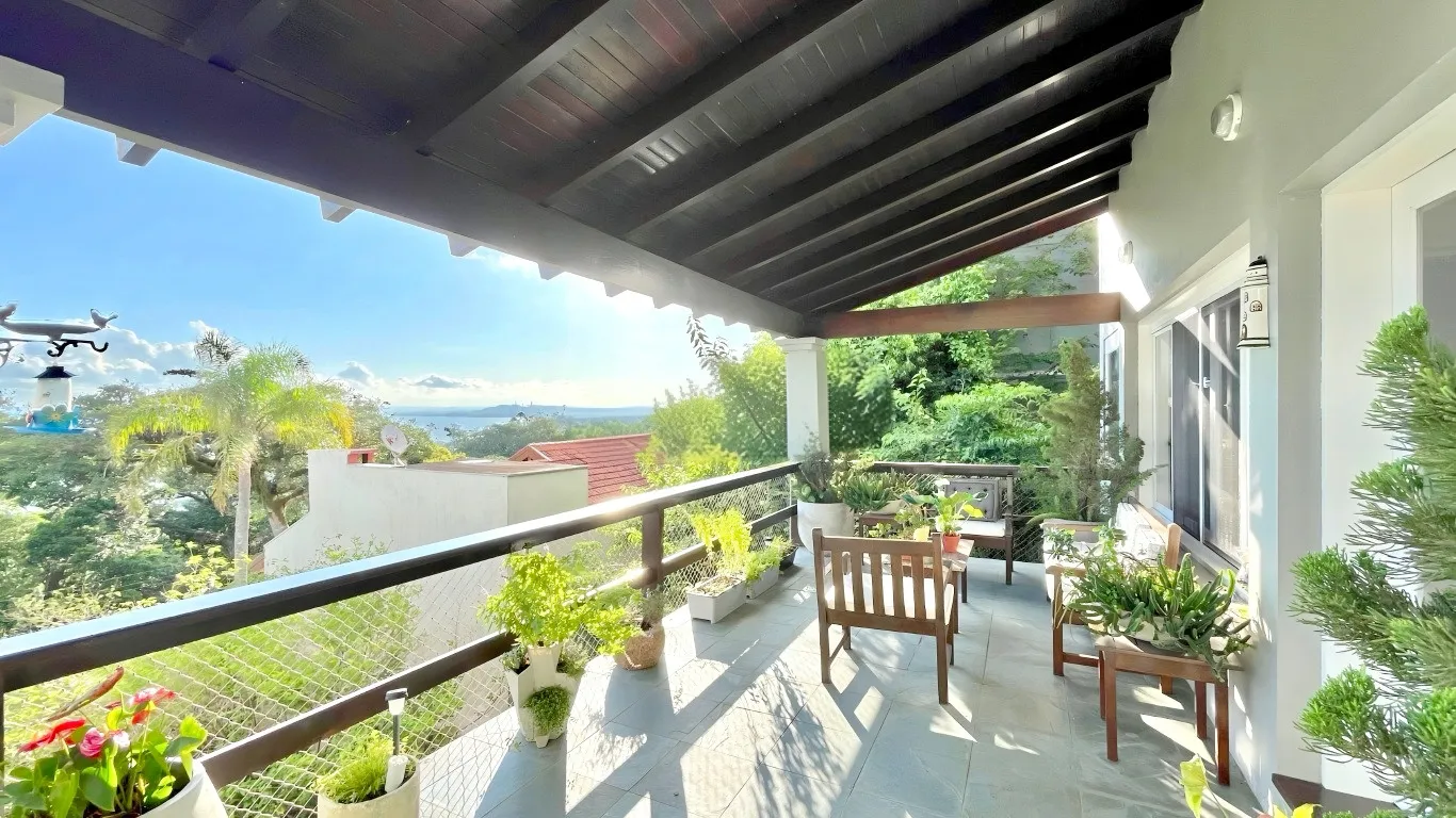 R$ 1.620.000 - MARAVILHOSA CASA - 413M2 - 3 SU&Iacute;TES - HIDRO - 2 VAGAS - VISTA PANOR&Acirc;MICA Rua Coronel Gomes de Carvalho Porto Alegre - 