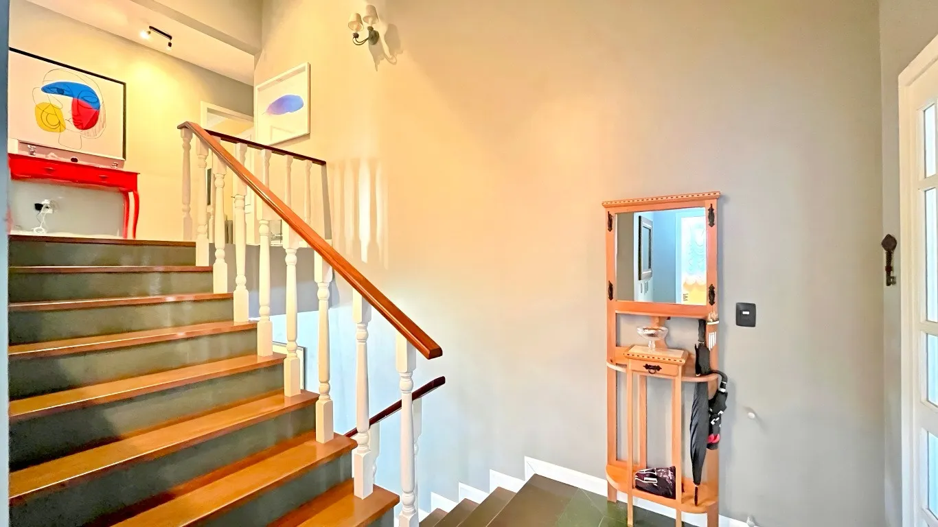 R$ 1.620.000 - MARAVILHOSA CASA - 413M2 - 3 SU&Iacute;TES - HIDRO - 2 VAGAS - VISTA PANOR&Acirc;MICA Rua Coronel Gomes de Carvalho Porto Alegre - 