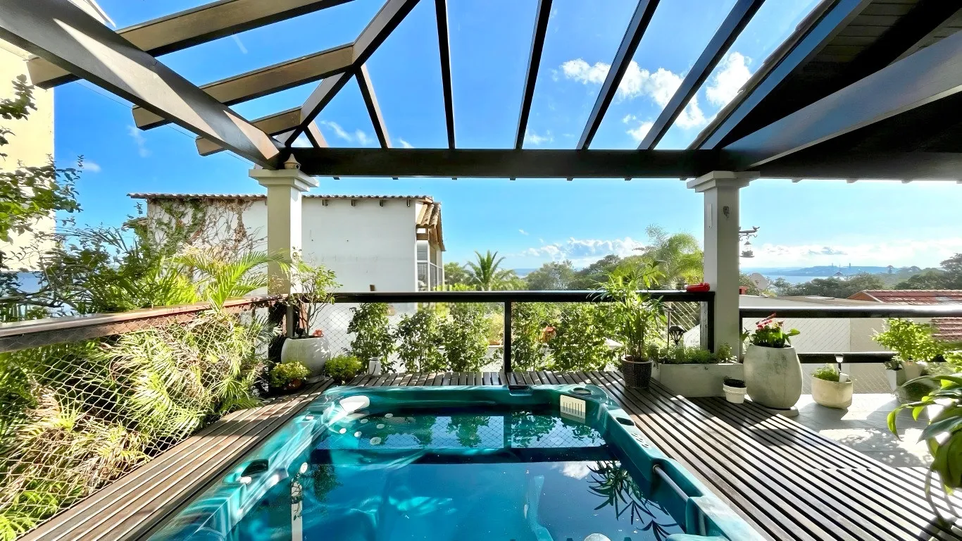 R$ 1.620.000 - MARAVILHOSA CASA - 413M2 - 3 SU&Iacute;TES - HIDRO - 2 VAGAS - VISTA PANOR&Acirc;MICA Rua Coronel Gomes de Carvalho Porto Alegre - 