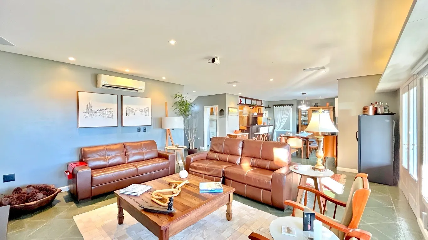 R$ 1.620.000 - MARAVILHOSA CASA - 413M2 - 3 SU&Iacute;TES - HIDRO - 2 VAGAS - VISTA PANOR&Acirc;MICA Rua Coronel Gomes de Carvalho Porto Alegre - 