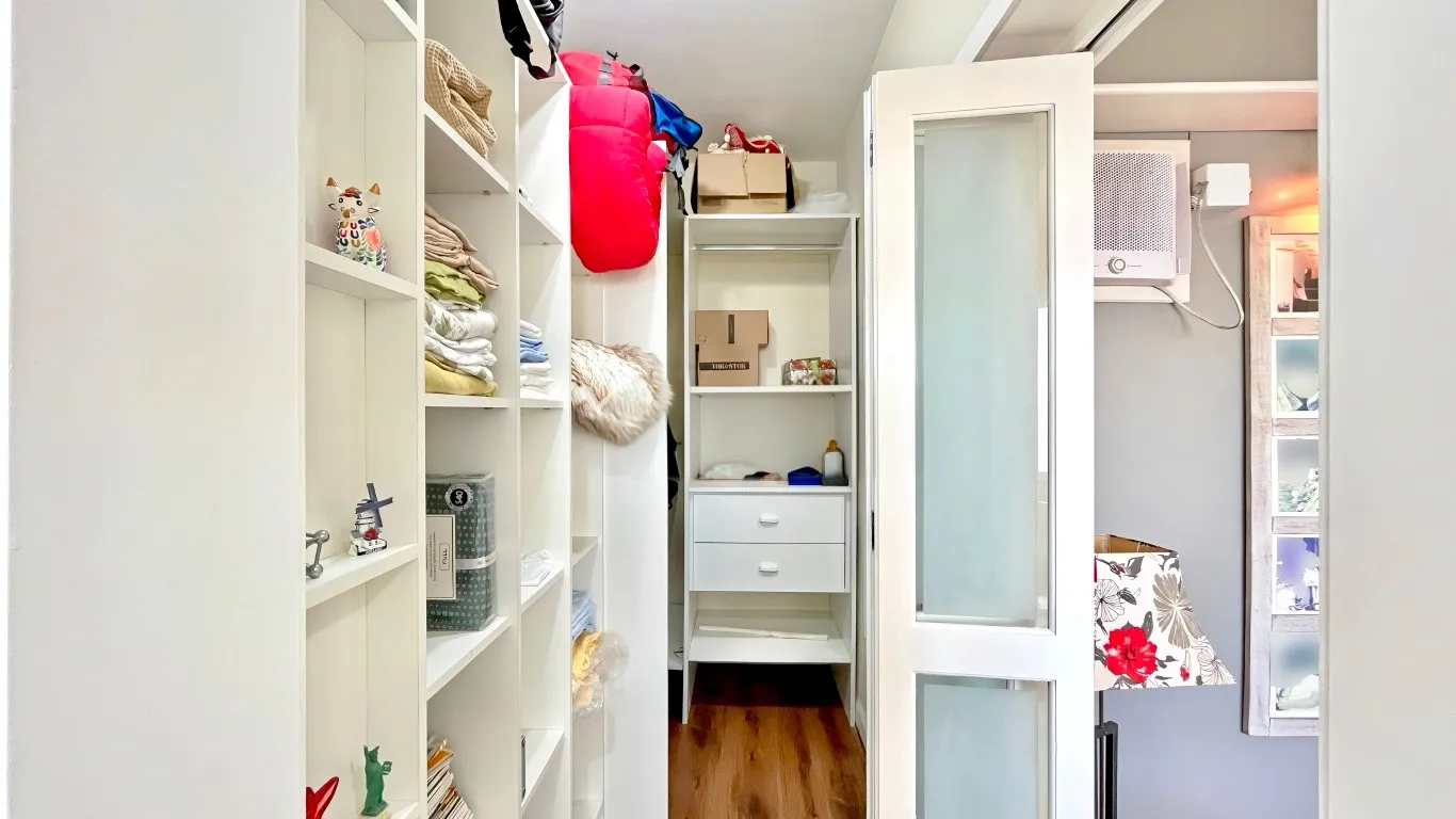 R$ 1.620.000 - MARAVILHOSA CASA - 413M2 - 3 SU&Iacute;TES - HIDRO - 2 VAGAS - VISTA PANOR&Acirc;MICA Rua Coronel Gomes de Carvalho Porto Alegre - 