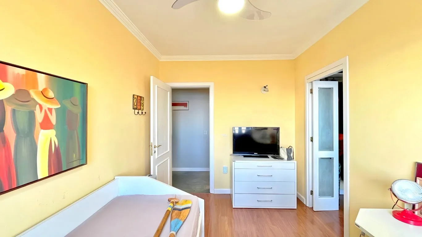 R$ 1.620.000 - MARAVILHOSA CASA - 413M2 - 3 SU&Iacute;TES - HIDRO - 2 VAGAS - VISTA PANOR&Acirc;MICA Rua Coronel Gomes de Carvalho Porto Alegre - 