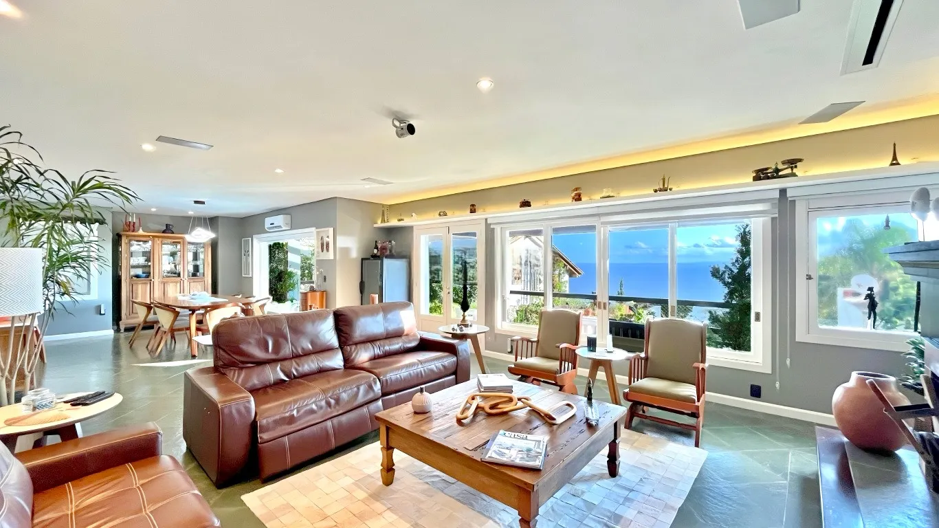 R$ 1.620.000 - MARAVILHOSA CASA - 413M2 - 3 SU&Iacute;TES - HIDRO - 2 VAGAS - VISTA PANOR&Acirc;MICA Rua Coronel Gomes de Carvalho Porto Alegre - 